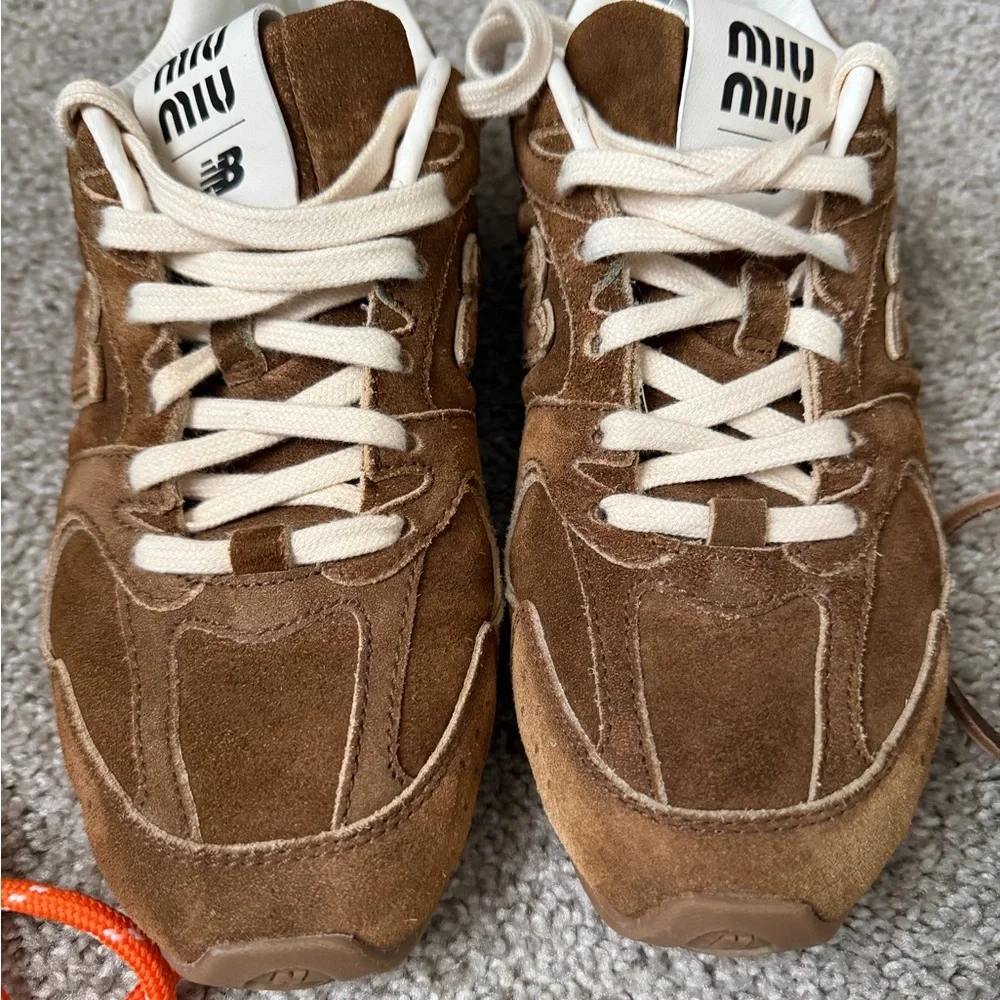 Miu Miu Brown Suede New Balance sneakers - Picture 4 of 9
